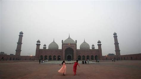 Il Simposio di Lahore: Un incontro tra cultura e scienza nel cuore del Pakistan