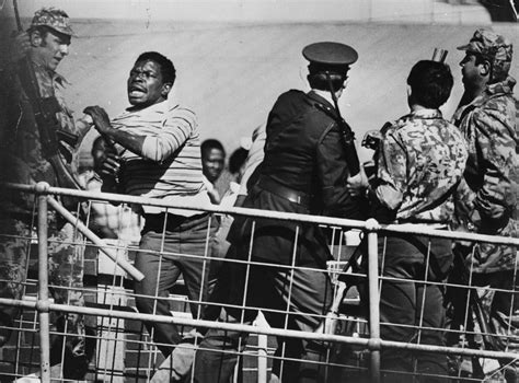 La Rivolta di Soweto: Una Spiazzante Manifestazione di Coraggio Giovenile Contro l'Apartheid